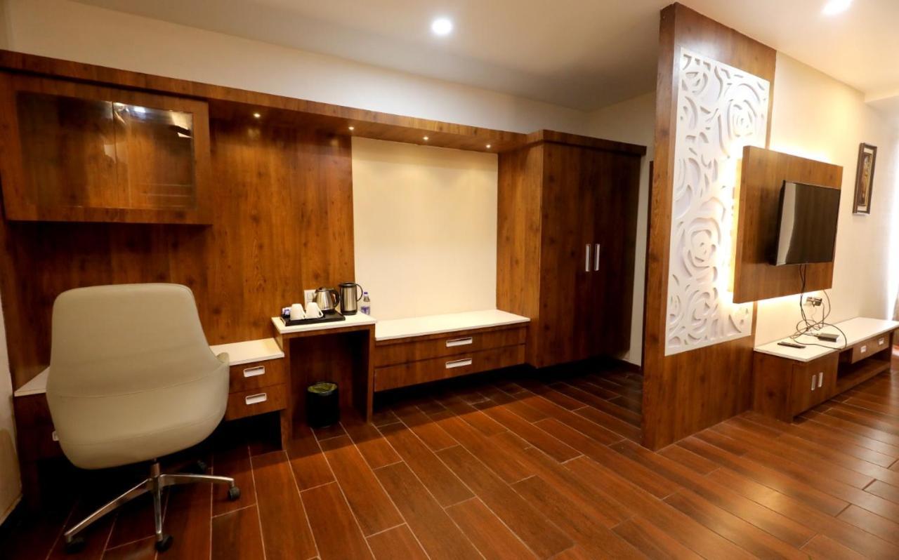 Hotel Yuvraj Grand Jabalpur Extérieur photo