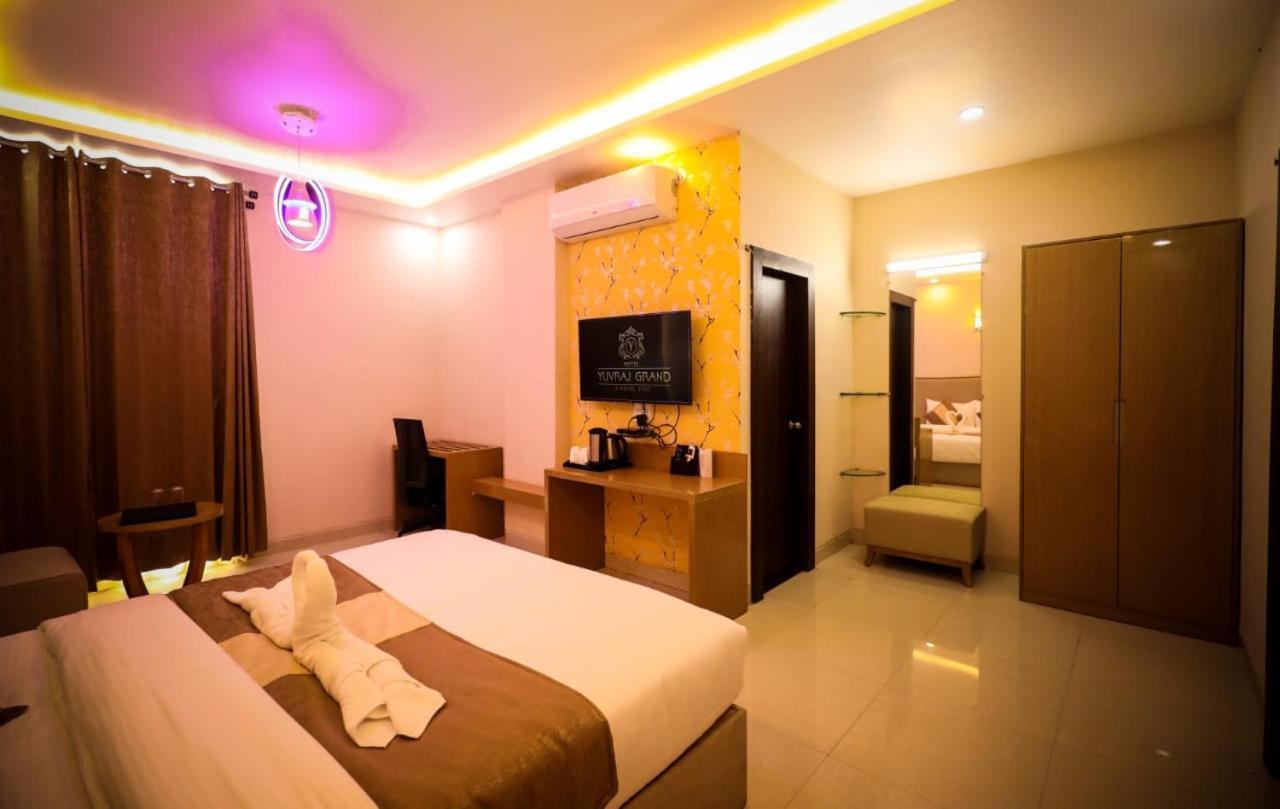 Hotel Yuvraj Grand Jabalpur Extérieur photo
